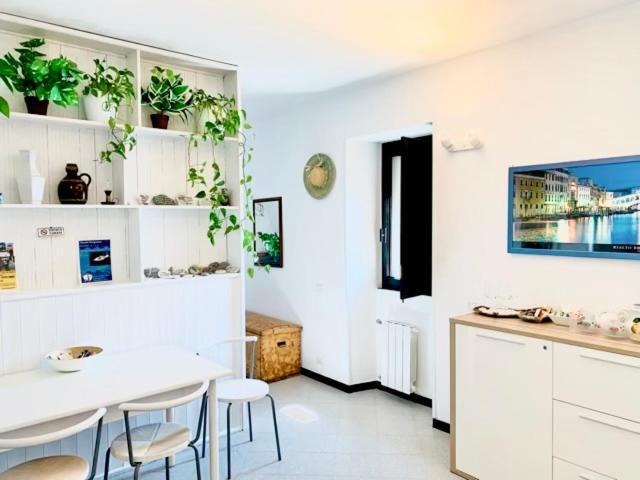 La Marina Tower Apartment With Private Sea View Terrace Vernazza Exteriör bild